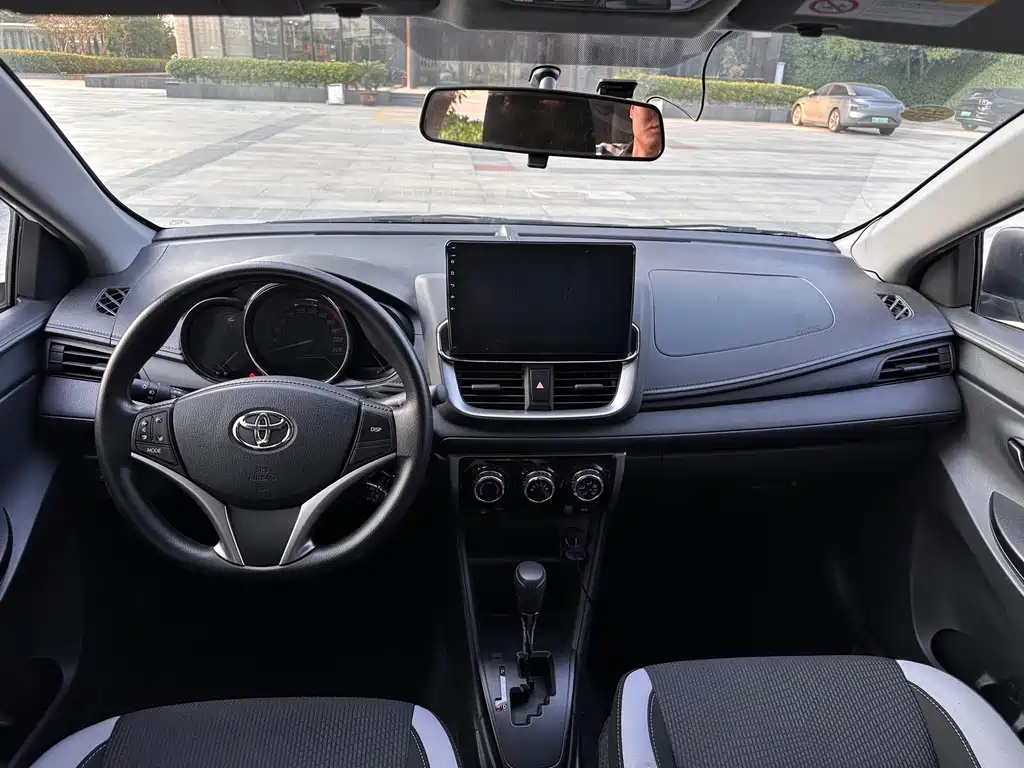 Toyota Yaris L — миниатюра 6