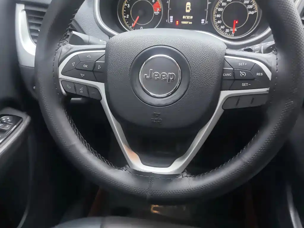 Jeep Cherokee — миниатюра 15