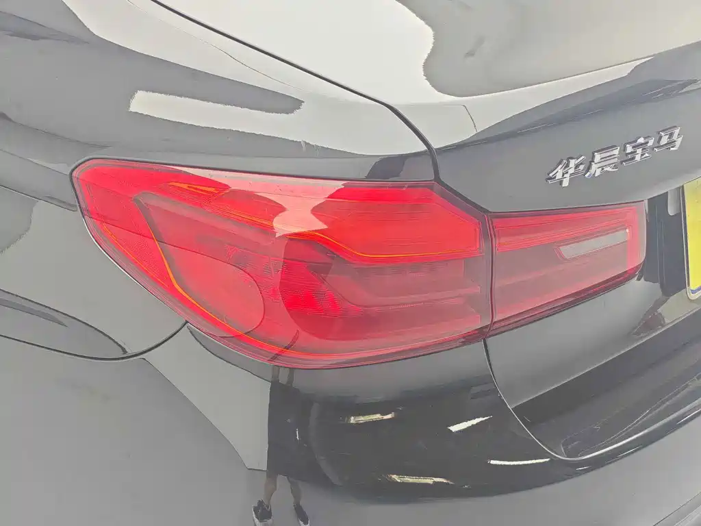 BMW 5 Series — миниатюра 7