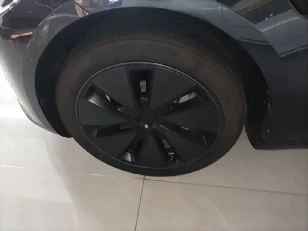Tesla Model 3 — миниатюра 23