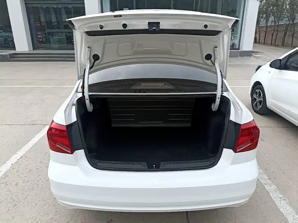 Volkswagen Jetta — миниатюра 19