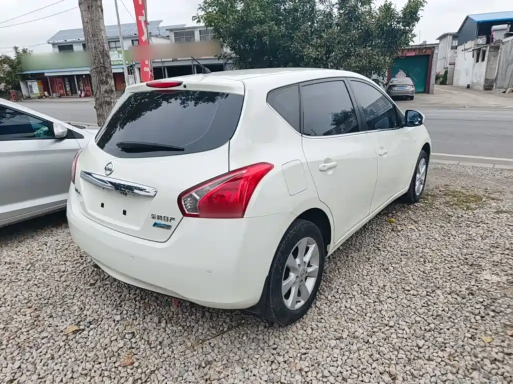 Nissan Tiida — миниатюра 7