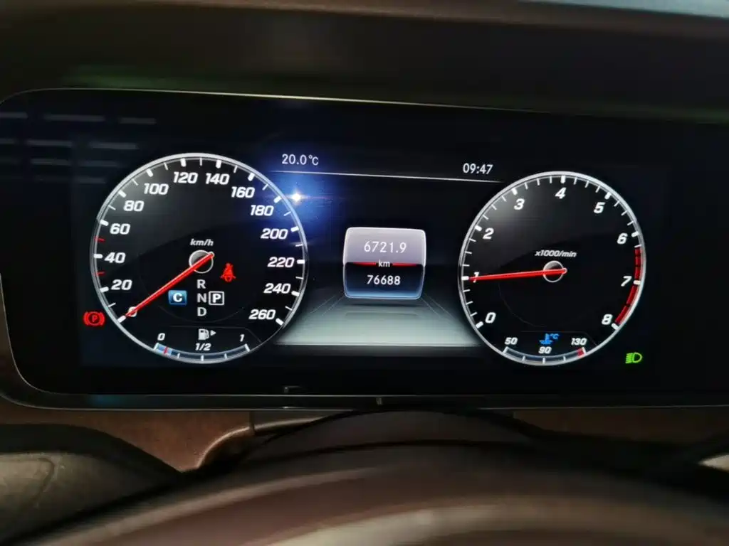 Mercedes-Benz E-Class — миниатюра 8