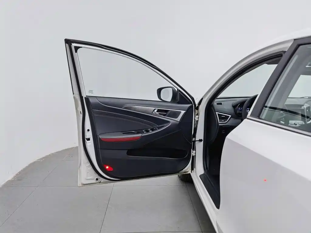 Changan Eado XT — миниатюра 8