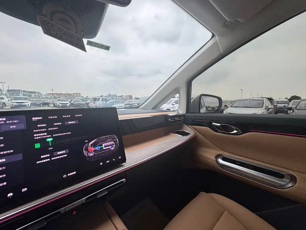 GAC Motor Trumpchi E8 PHEV — миниатюра 18