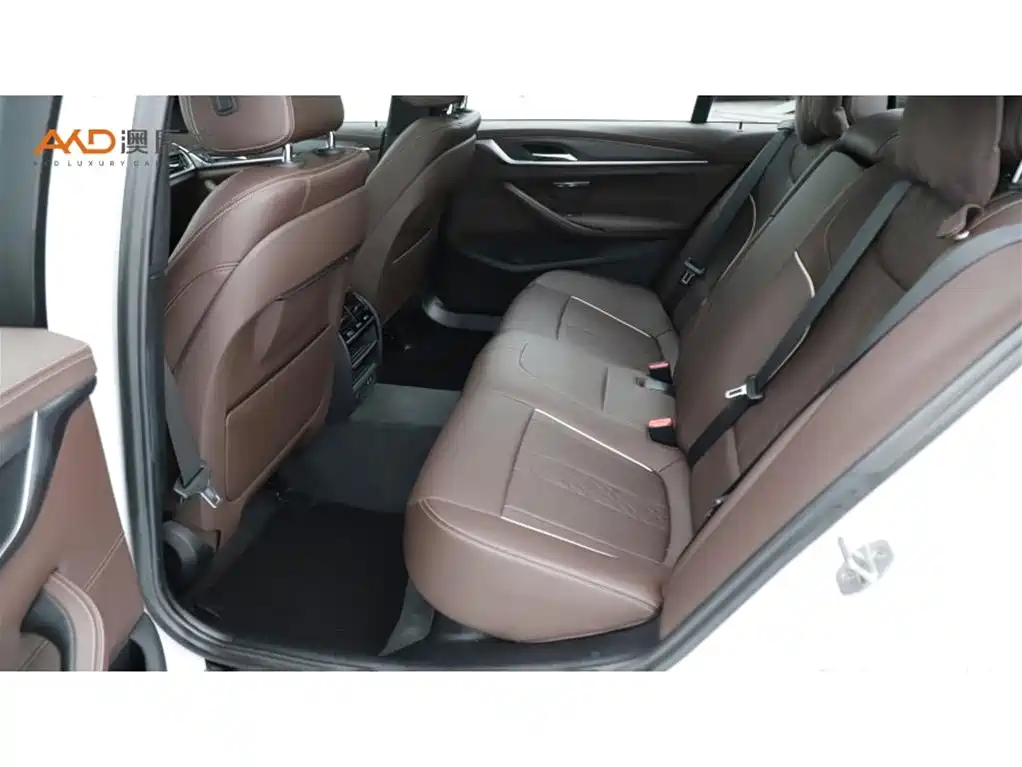 BMW 5 Series — миниатюра 7