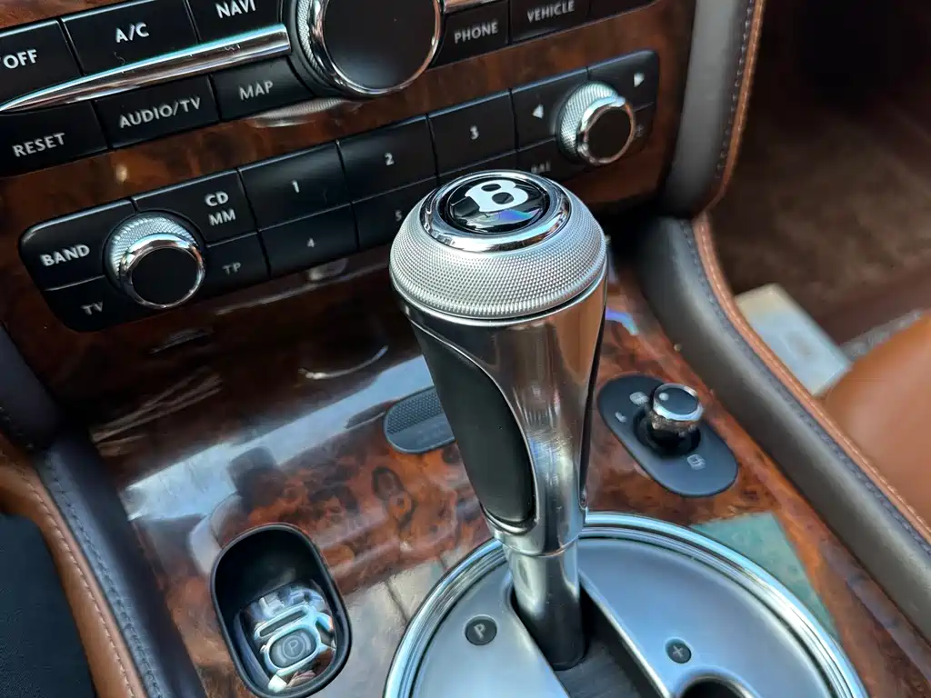 Bentley Flying Spur — миниатюра 12