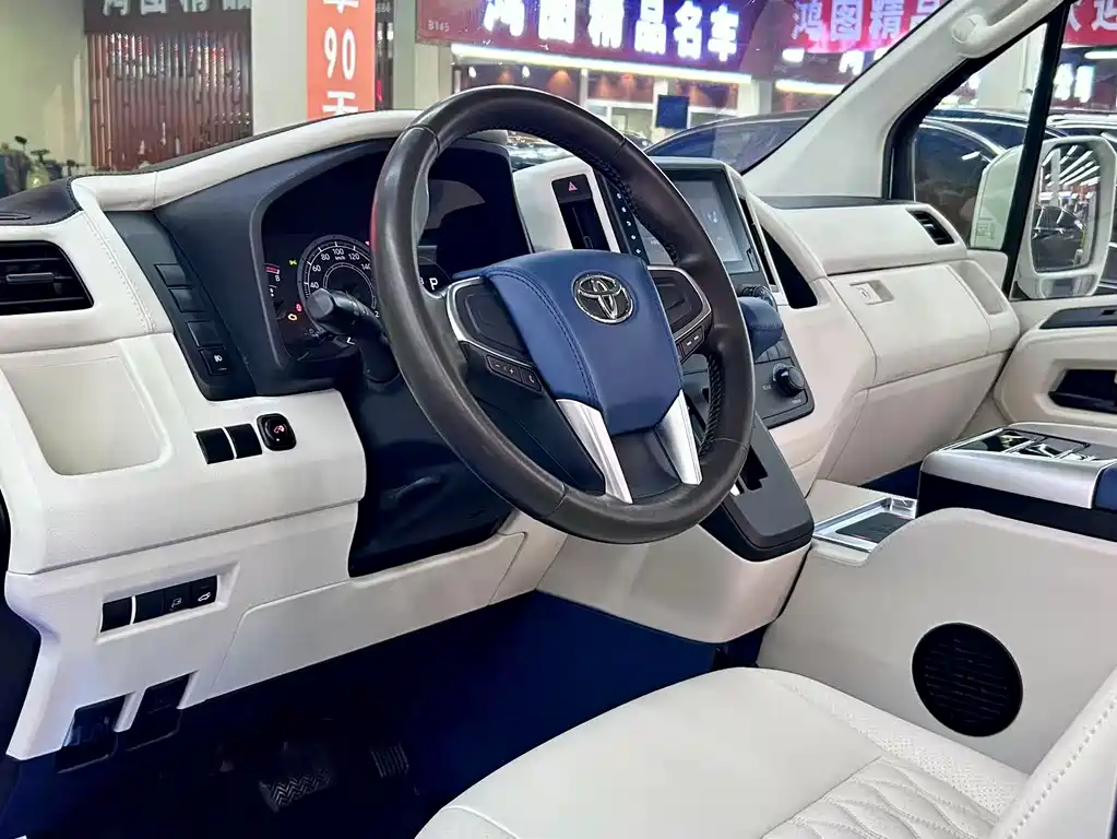 Toyota HiAce 2021 3.5L AT