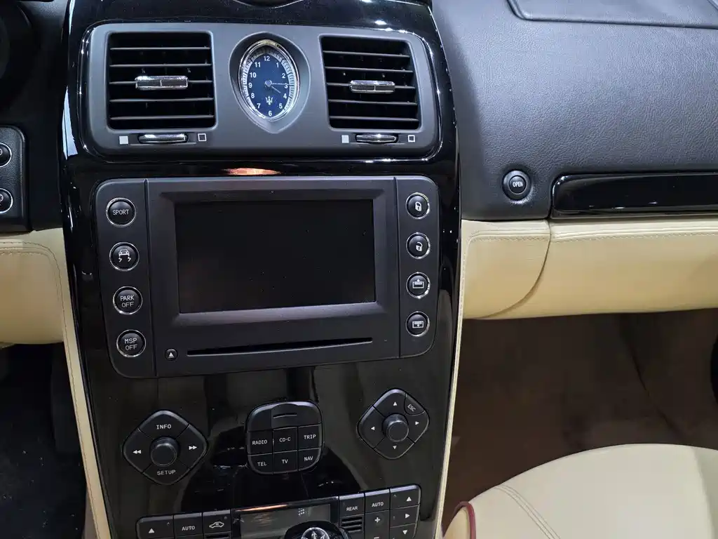 Maserati Quattroporte — миниатюра 24