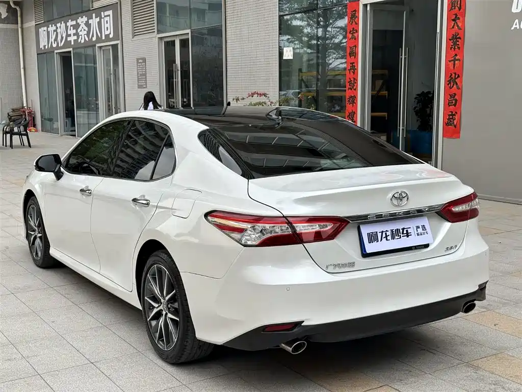 TOYOTA CAMRY