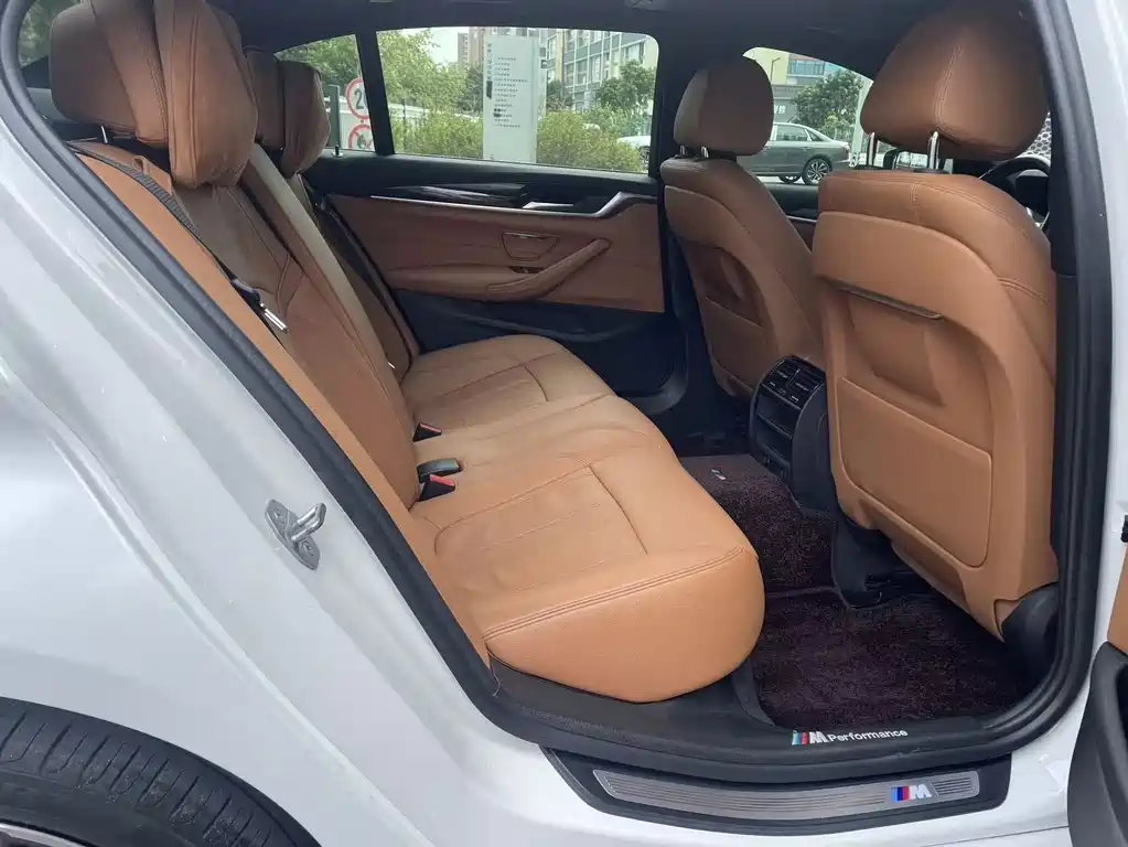 BMW 5 Series — миниатюра 15
