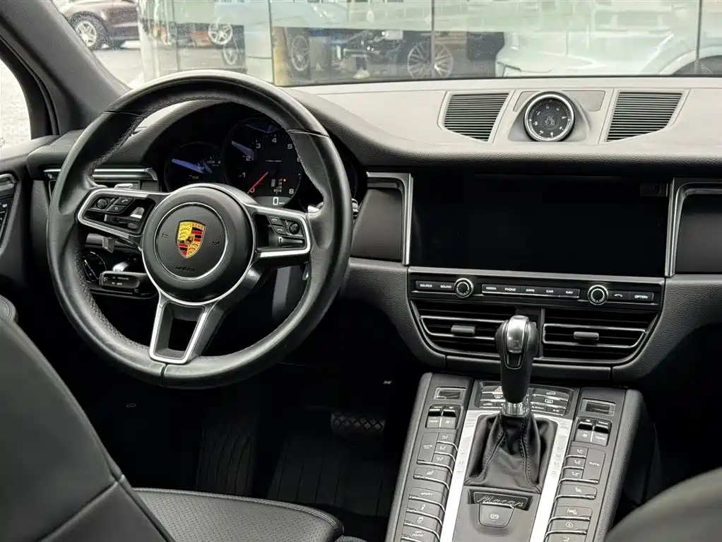 Porsche Macan — миниатюра 13
