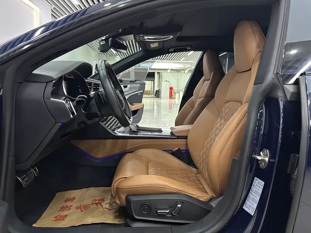 Audi A7L — миниатюра 9