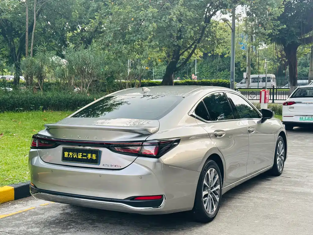 Lexus ES — миниатюра 5