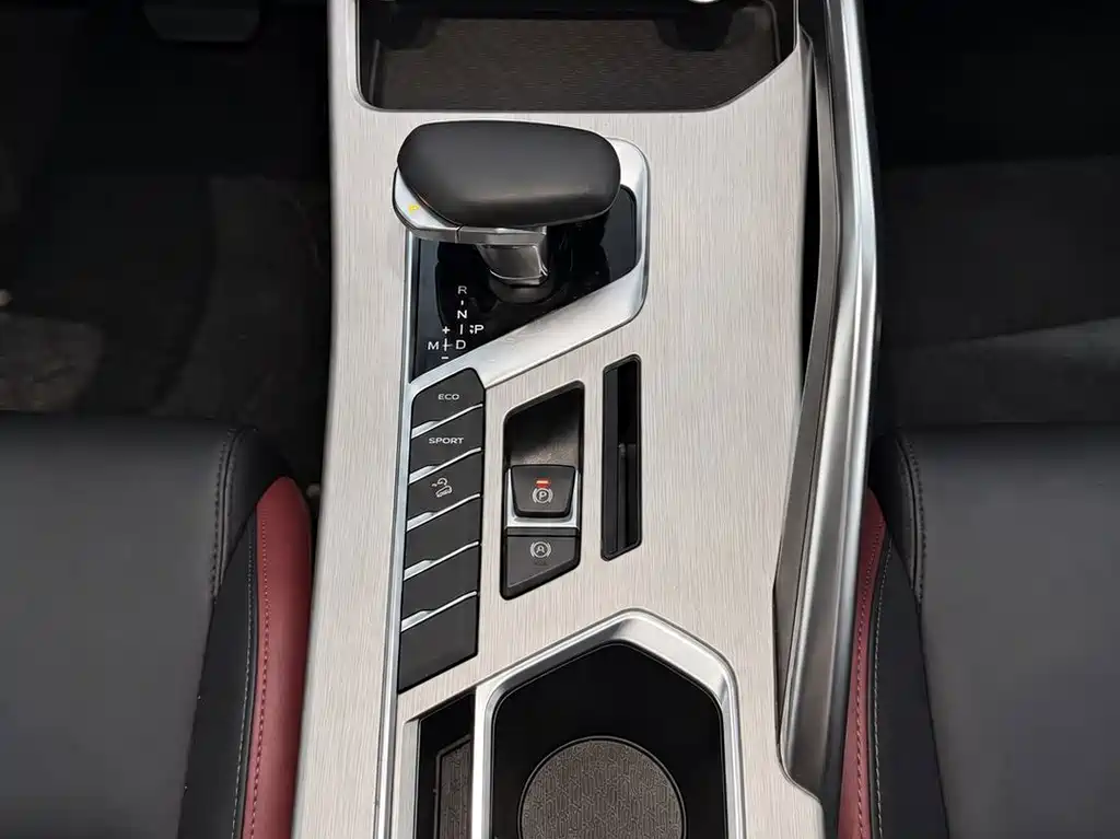 Geely Binyue — миниатюра 22