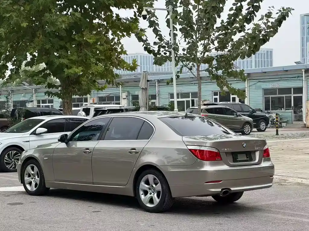 BMW 5 Series — миниатюра 9