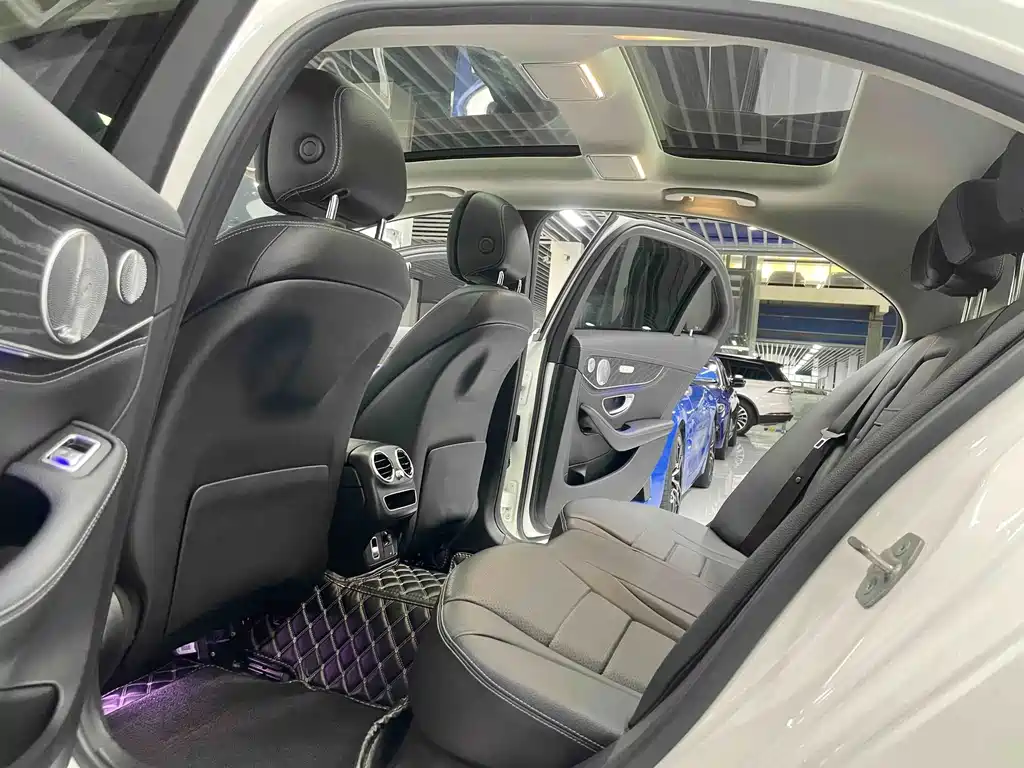 Mercedes-Benz C-Class — миниатюра 6
