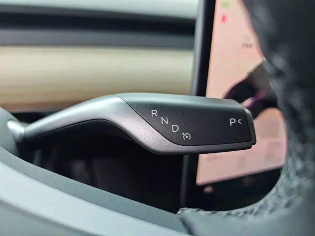 Tesla Model Y — миниатюра 14