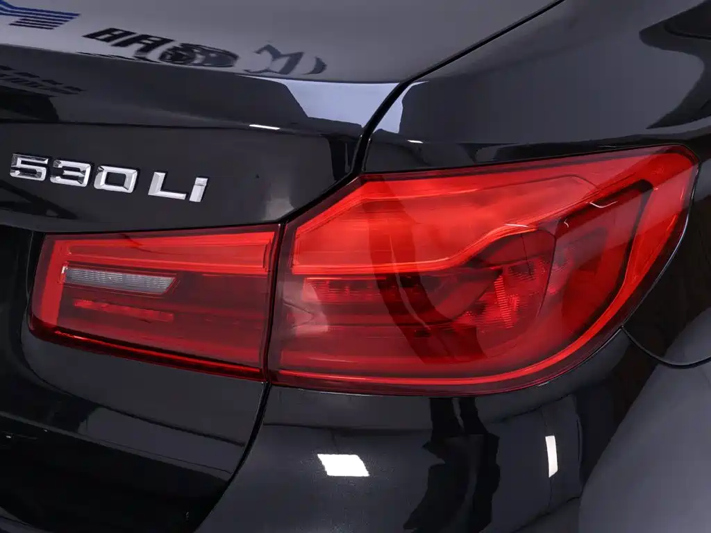 BMW 5 Series — миниатюра 9