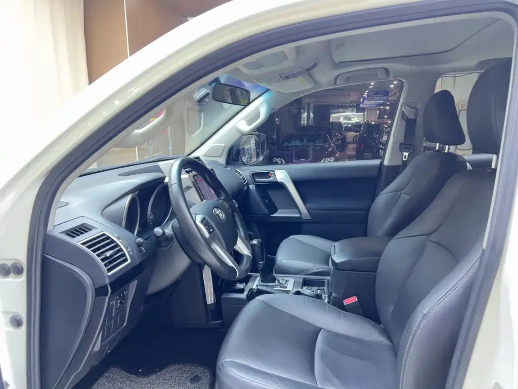 Toyota Land Cruiser Prado 2016 2.7L AT Standard