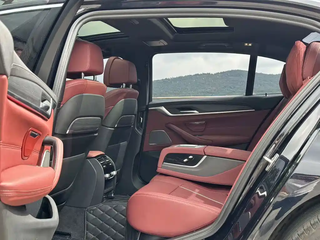 BMW 5 Series — миниатюра 9