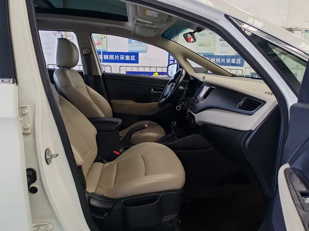 Kia Carens — миниатюра 12