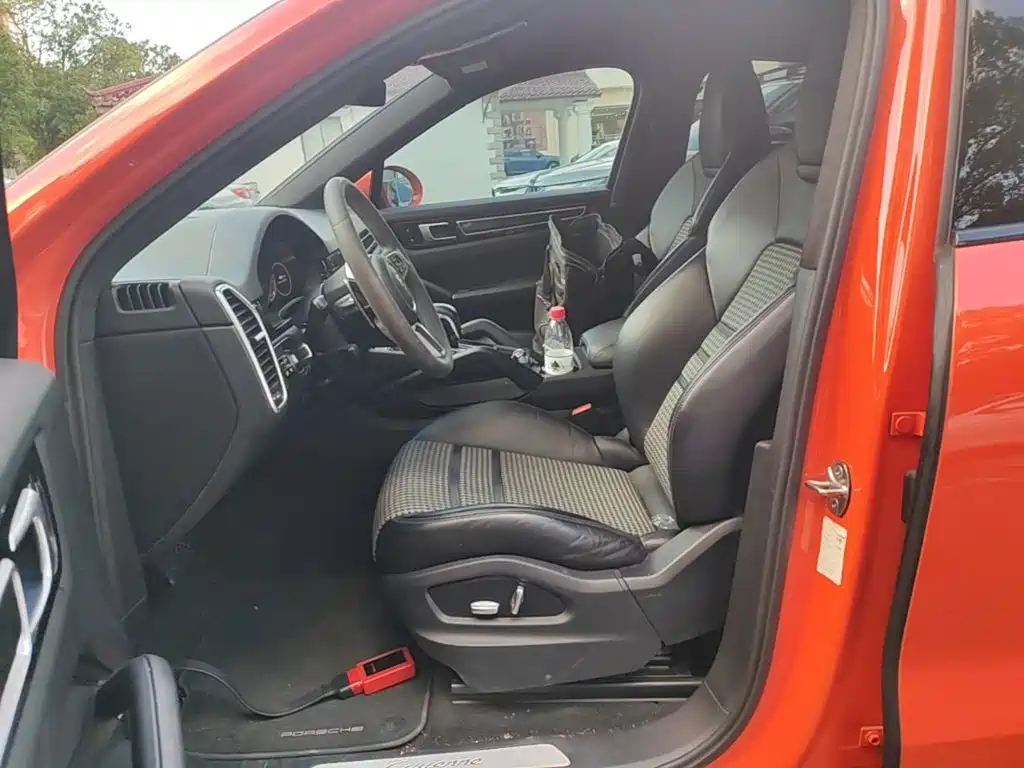 Porsche Cayenne — миниатюра 15