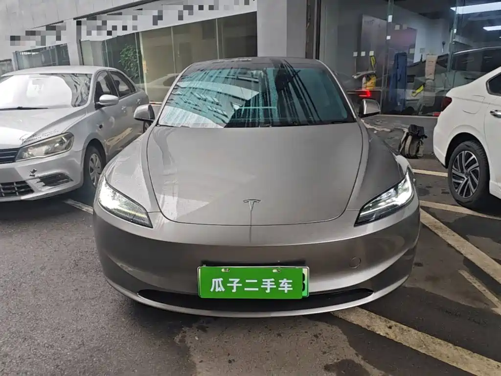 Tesla Model 3 — миниатюра 3