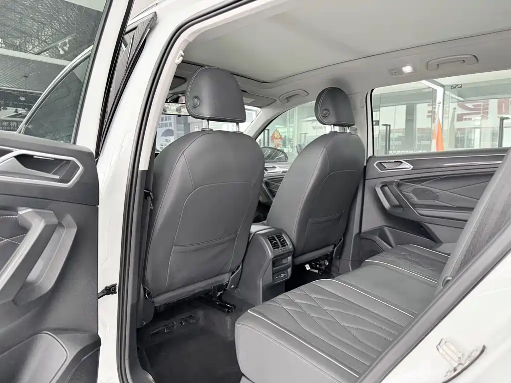 Volkswagen Tiguan L — миниатюра 5