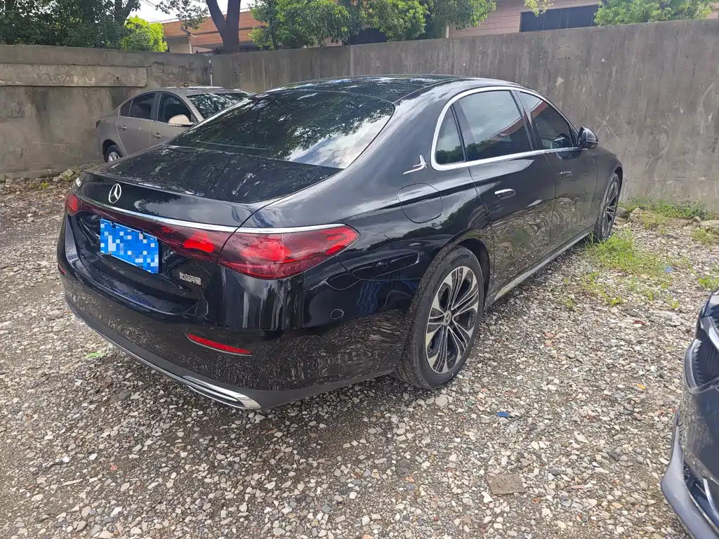 Mercedes-Benz E-Class — миниатюра 4