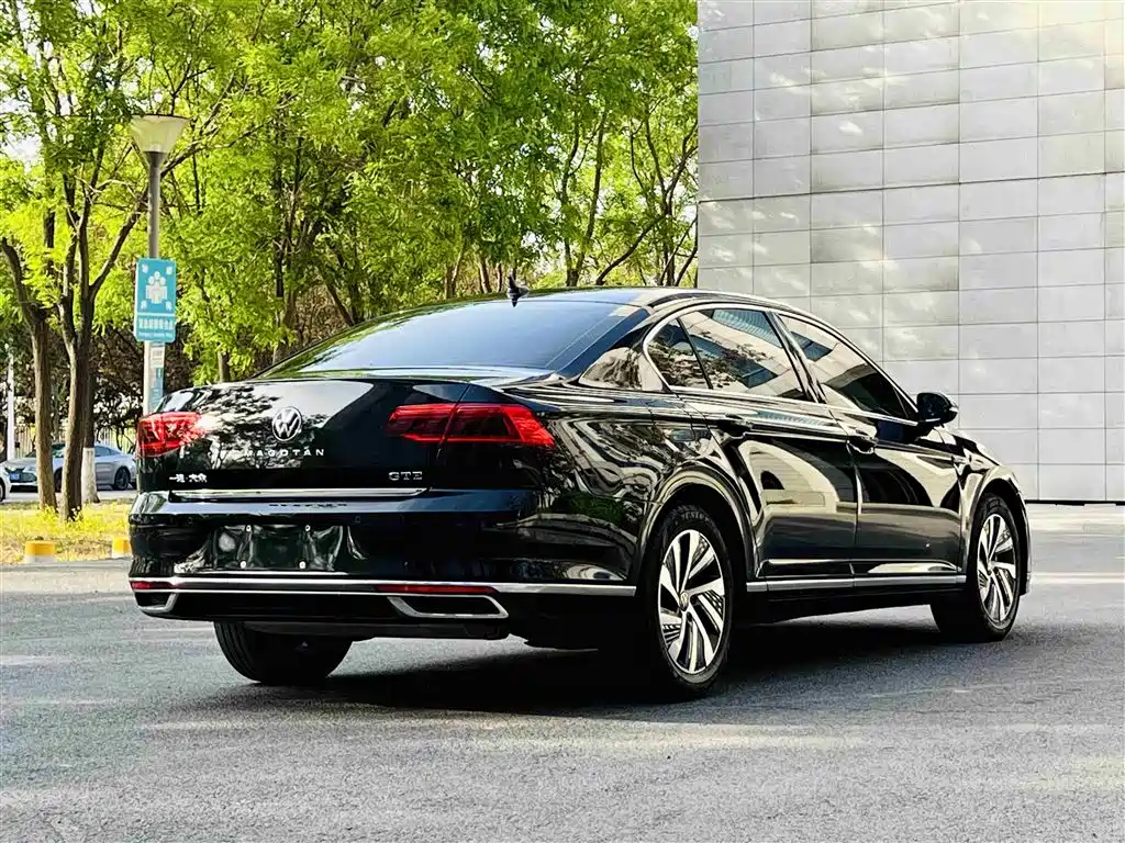 VOLKSWAGEN MAGOTAN GTE PLUG IN HYBRID