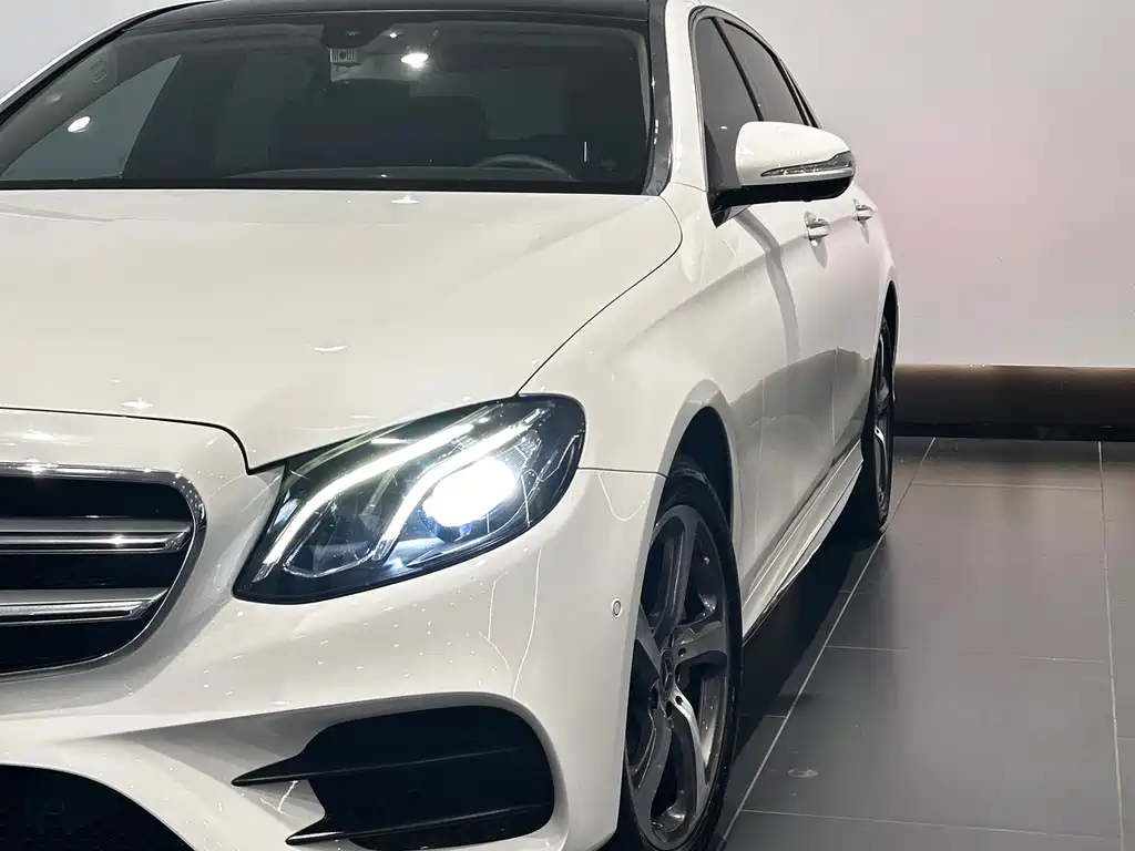 Mercedes-Benz E-Class — миниатюра 7