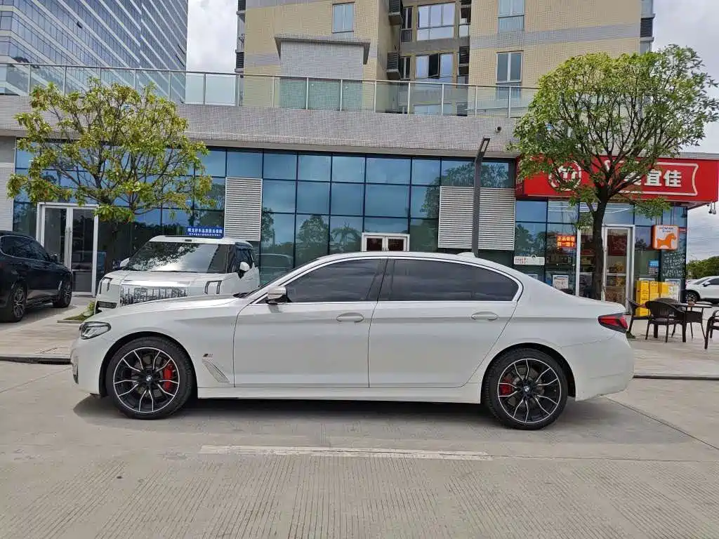 BMW 5 Series — миниатюра 3