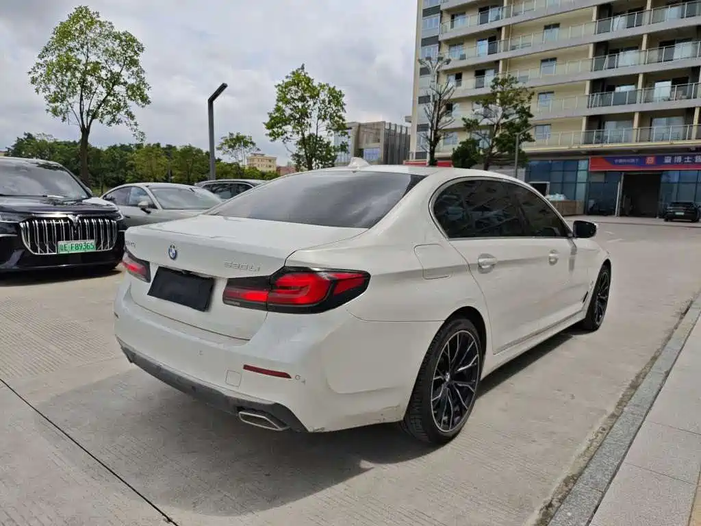 BMW 5 Series — миниатюра 5