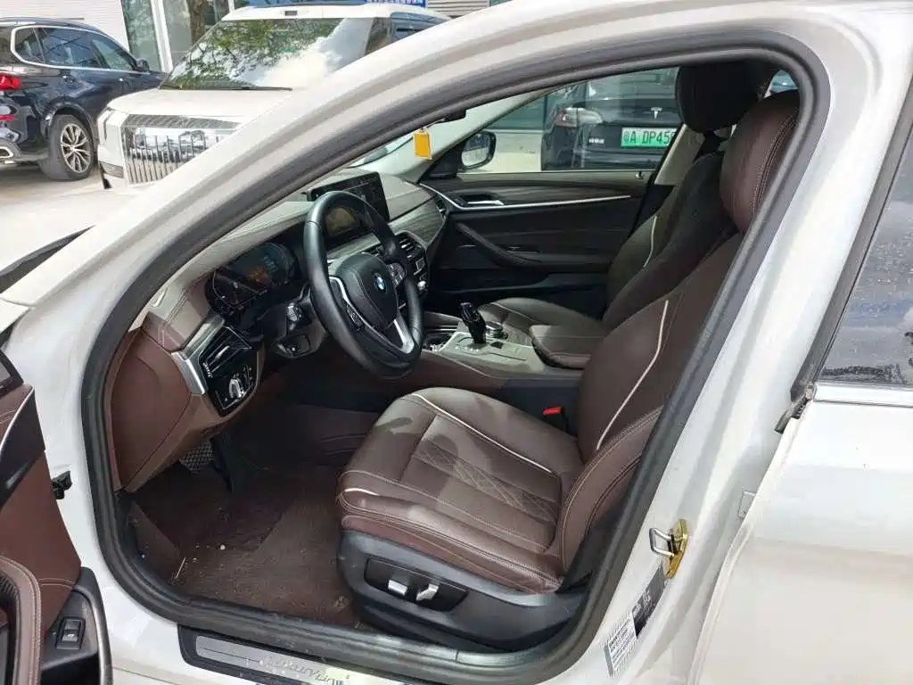 BMW 5 Series — миниатюра 6