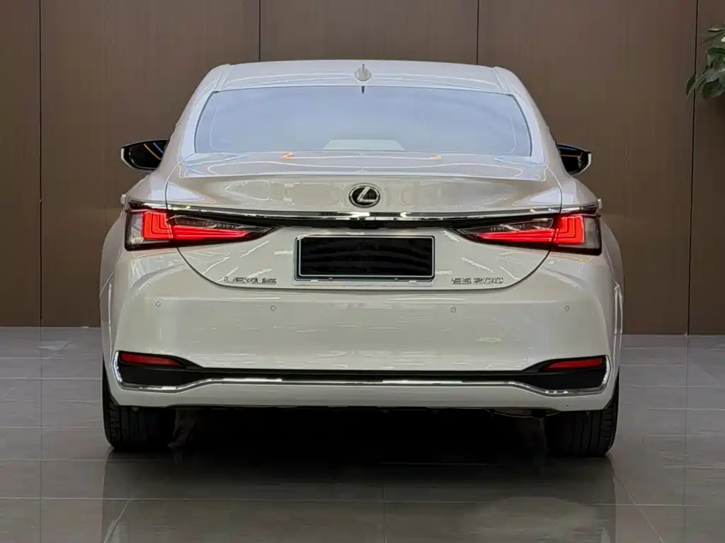 Lexus ES — миниатюра 17
