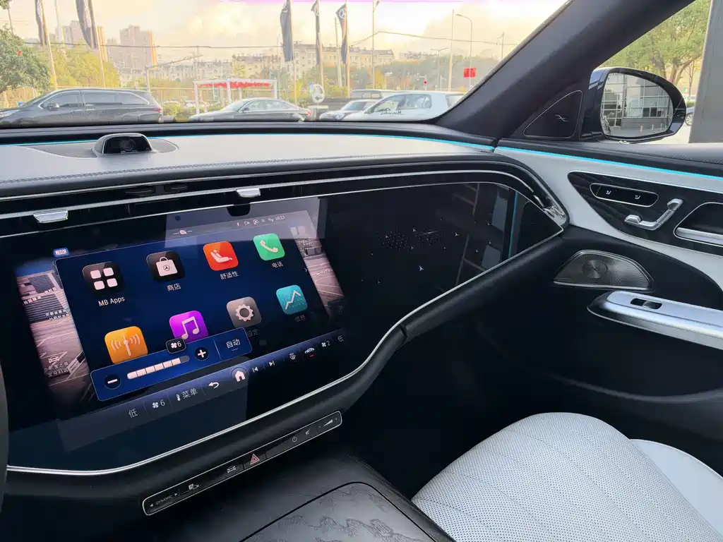 Mercedes-Benz E-Class — миниатюра 16