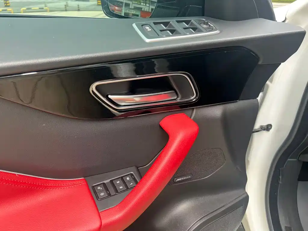 Jaguar F-PACE — миниатюра 9
