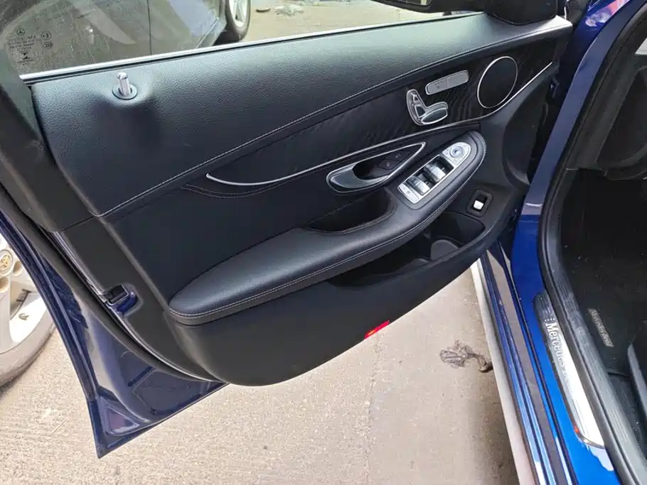 Mercedes-Benz C-Class — миниатюра 7