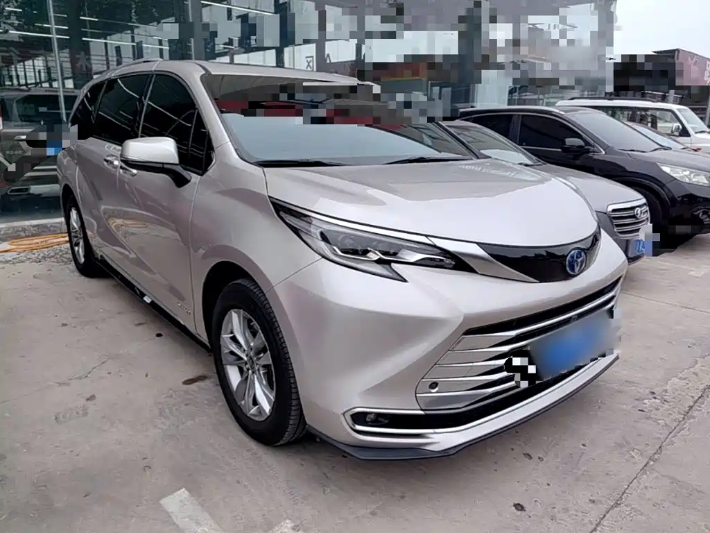 Toyota Sienna — миниатюра 4