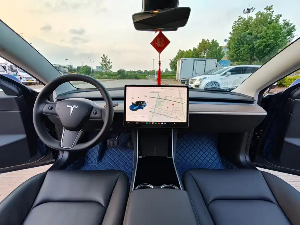 Tesla Model 3 — миниатюра 12