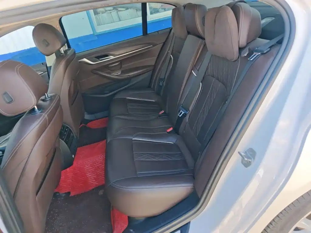 BMW 5 Series — миниатюра 17