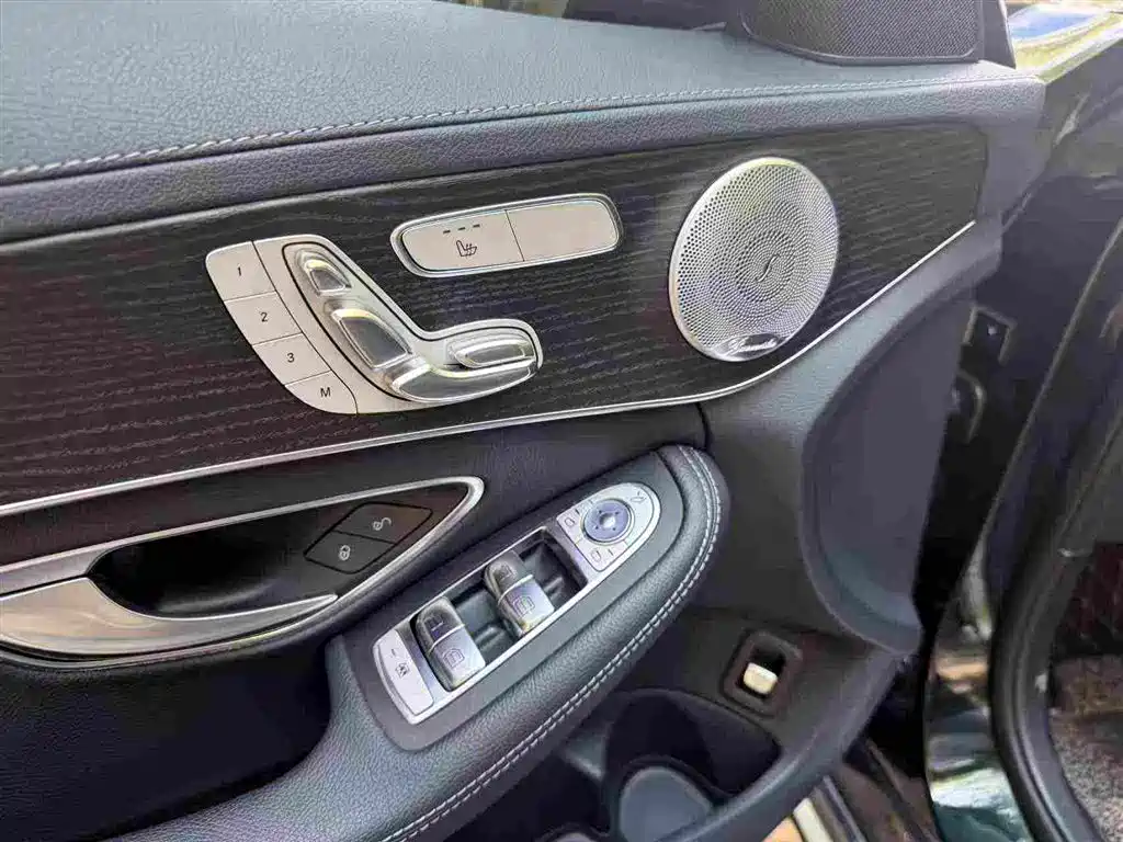Mercedes-Benz C-Class — миниатюра 3