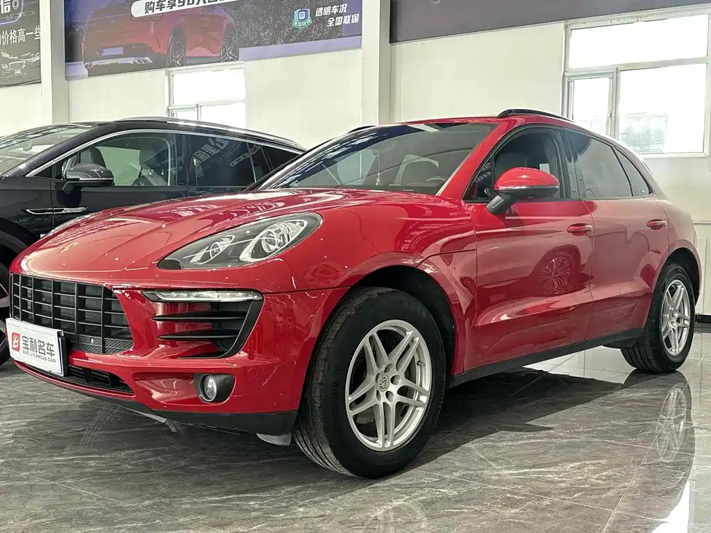 PORSCHE MACAN