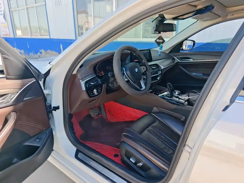 BMW 5 Series — миниатюра 16