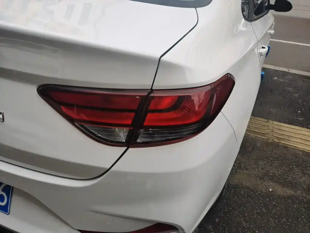 Hyundai Elantra — миниатюра 8