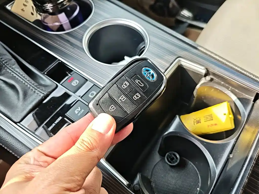 Toyota Granvia — миниатюра 9