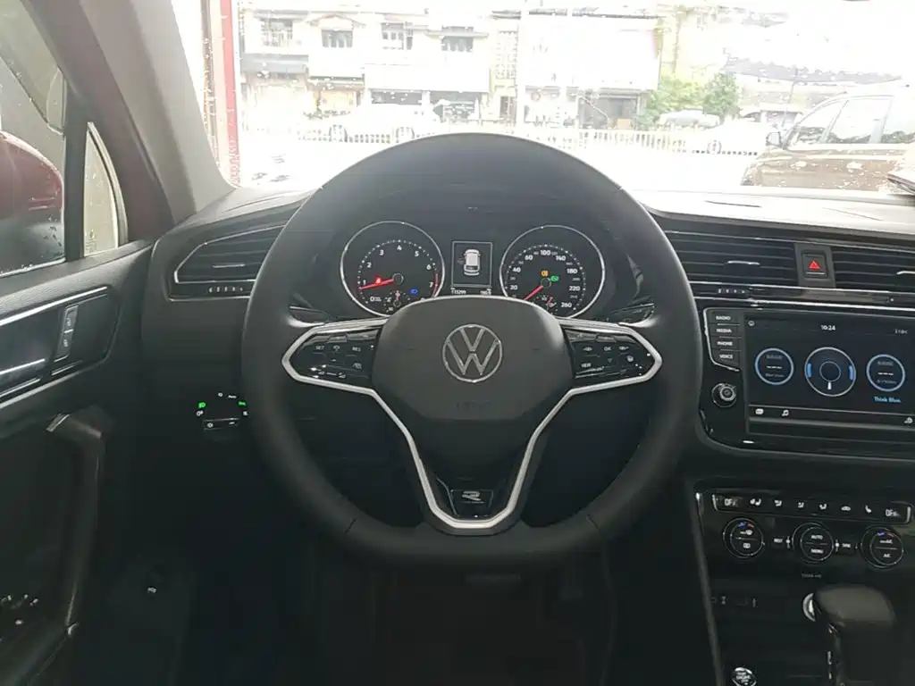 Volkswagen Tiguan L — миниатюра 11