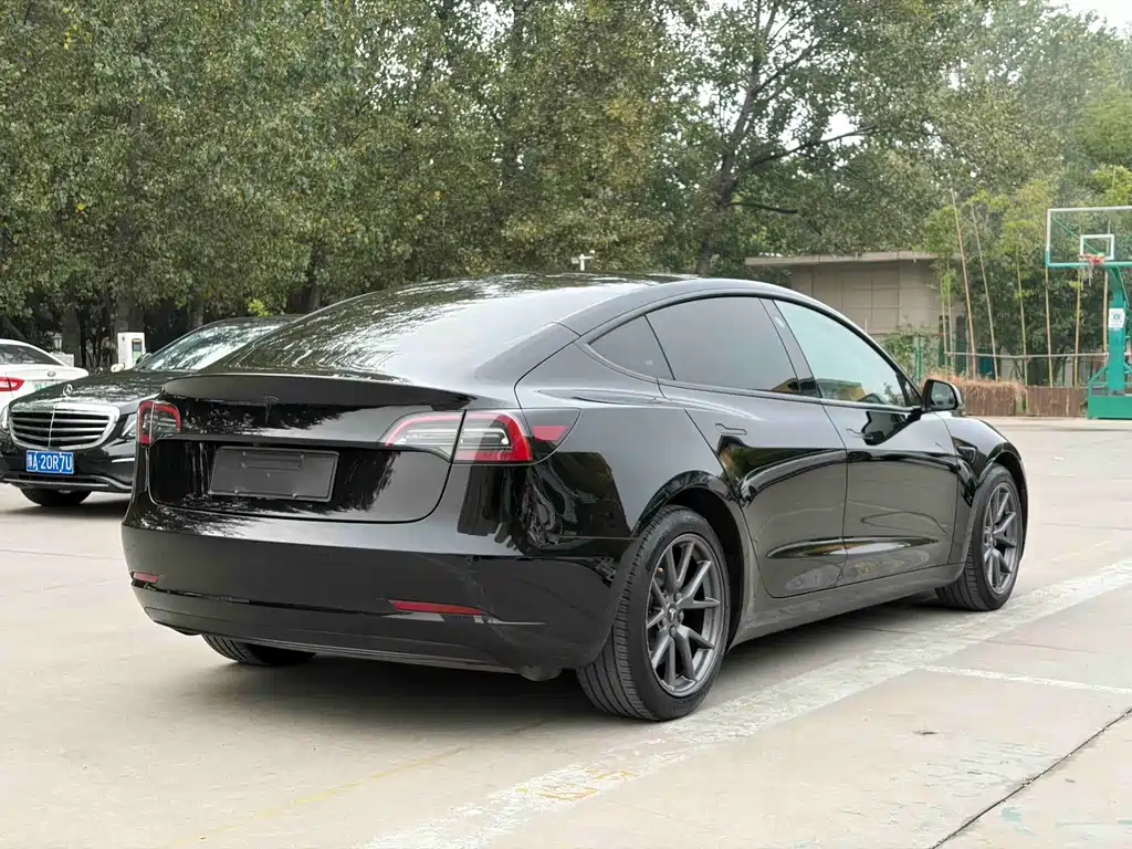 Tesla Model 3 — миниатюра 6