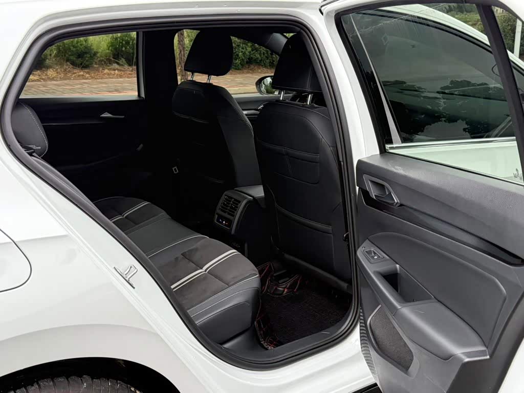 Volkswagen Golf 1.4 л 2022 г. Белый, пробег 41000 км